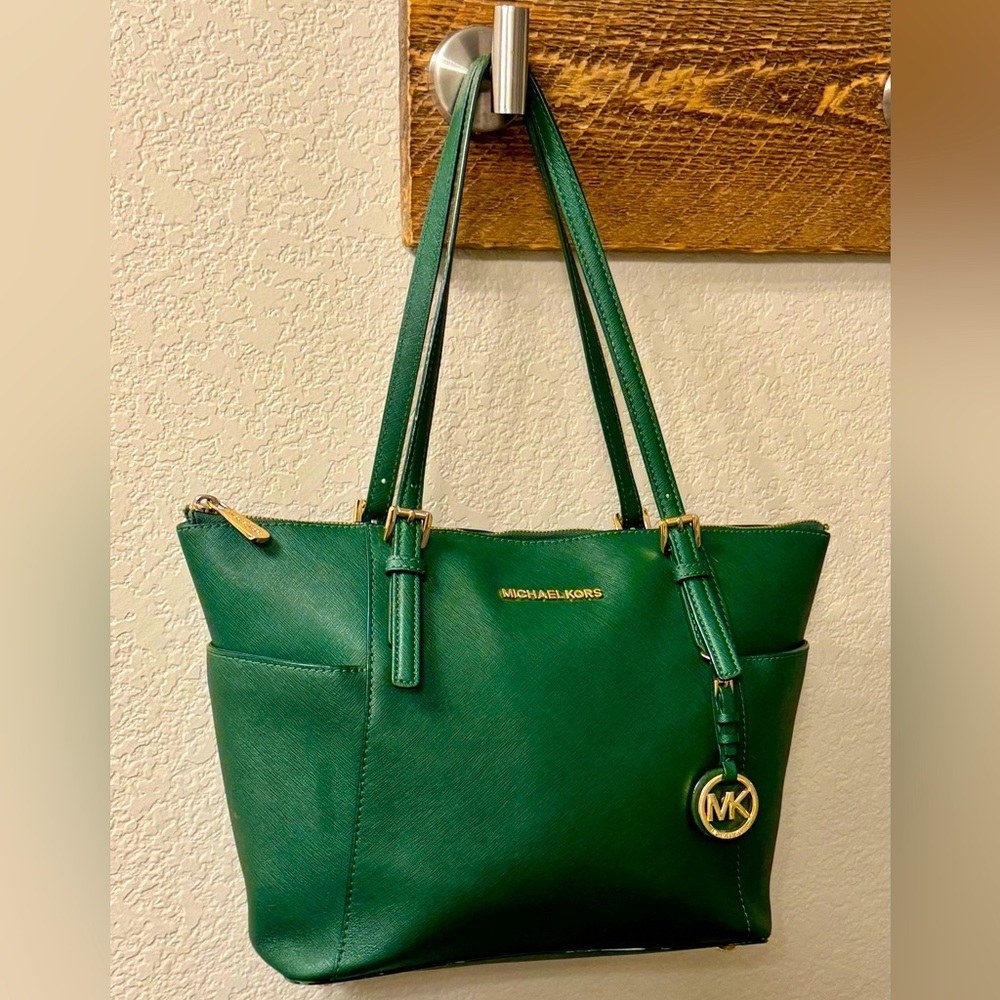 Michael Kors Charlotte Large Saffiano Leather Top-Zip Tote Bag